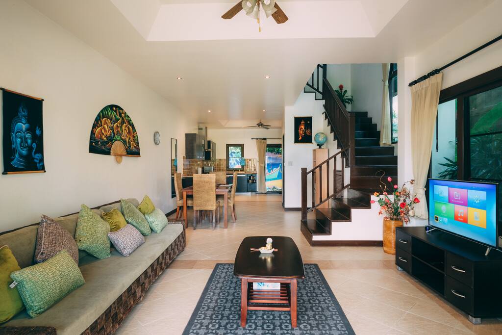 Living room,dining & kitchen.