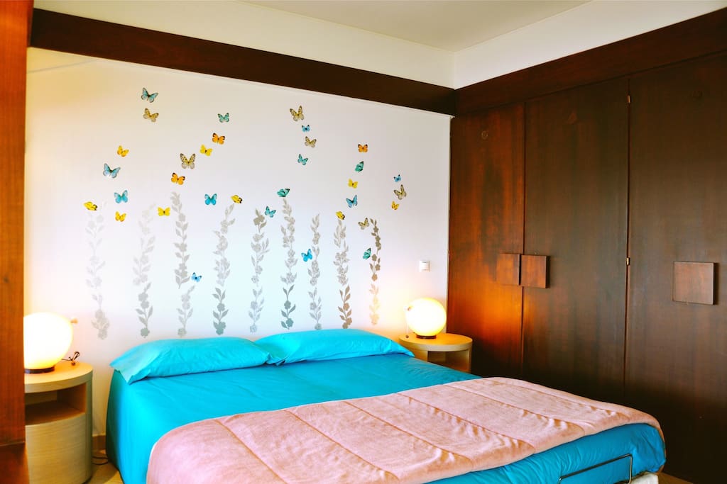 Bed room with 2 twin beds together (160x200)