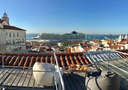 MINE - Alfama Rooftop 360º view