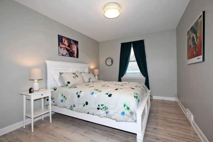 Chumba cha kulala 1, Kitanda cha Malkia