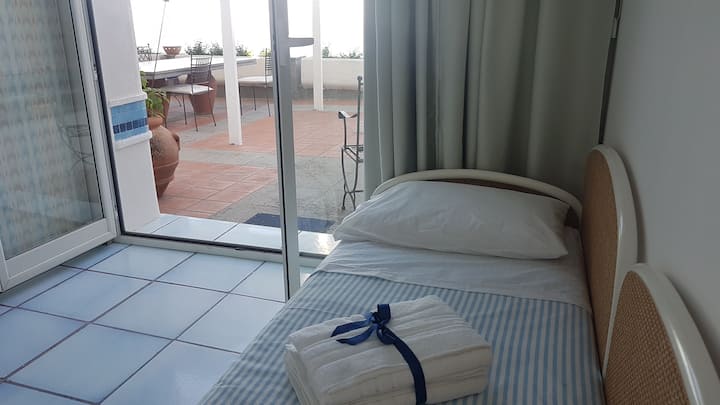 Spavaća soba s 2 kreveta za 1 osobu 