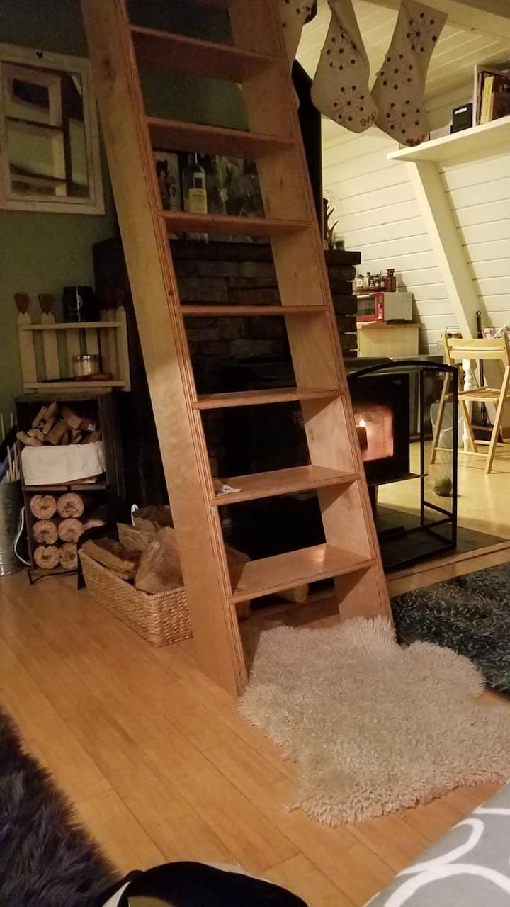 บันไดสู่ห้องใต้หลังคา