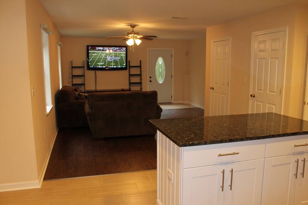 60" Plasma TV/Att U-verse with Fiber internet