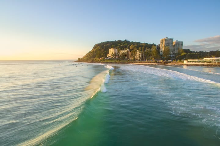 BEACHSIDE HAVEN IN THE HEART OF BURLEIGH