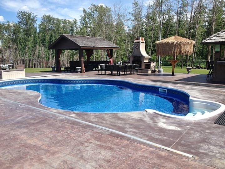Gated Estate, with Salt Water Swimming Pool Houses for Rent in Spruce