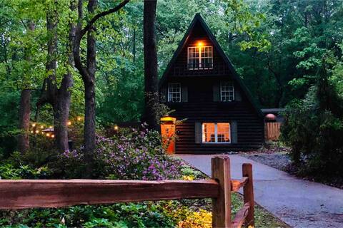 In-town, dog-friendly cabin with creek