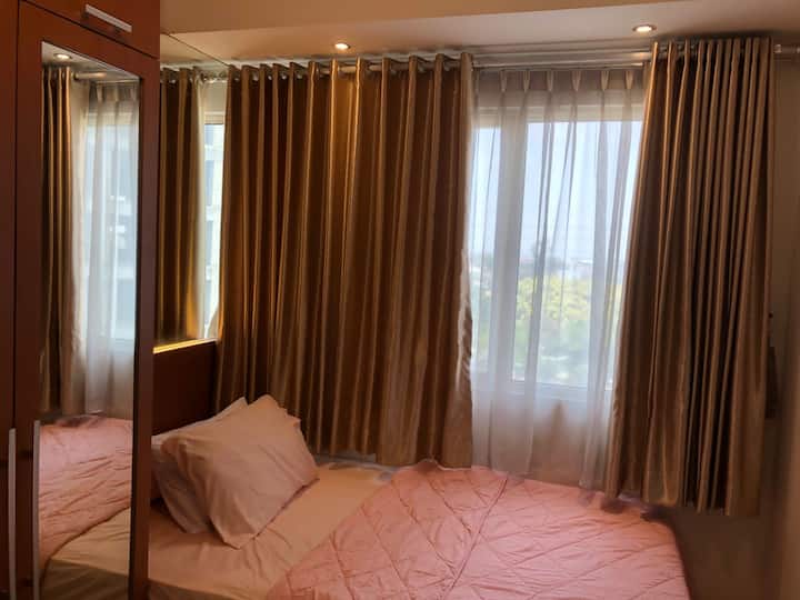 Cozy second bedroom, with a single bed &amp; extra cabinet.