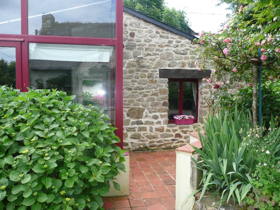 Petite maison avec terrasse