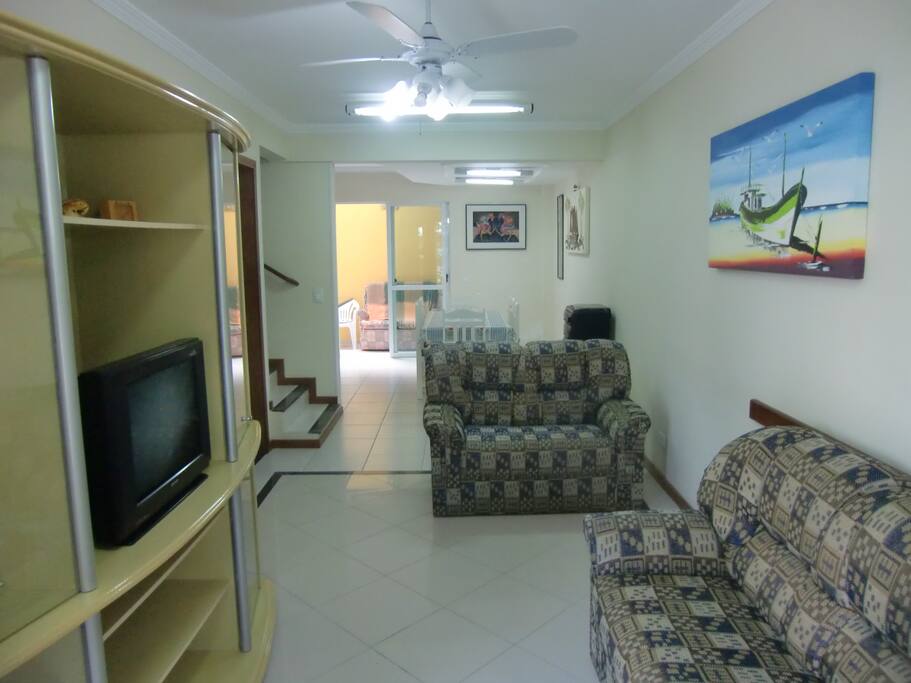 sala com tv e wiffi