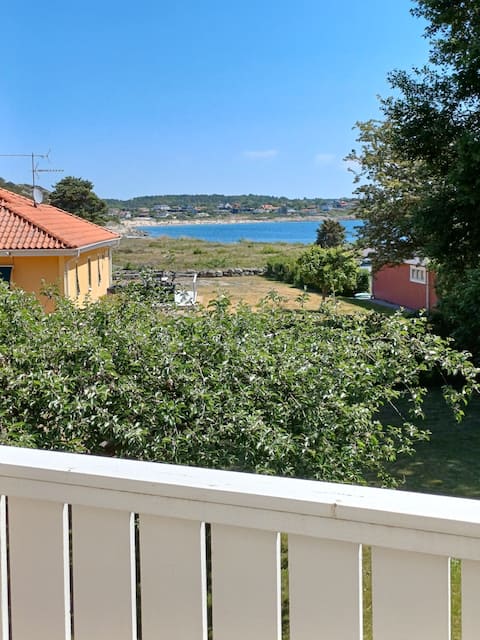 Cozy cottage with sea view!