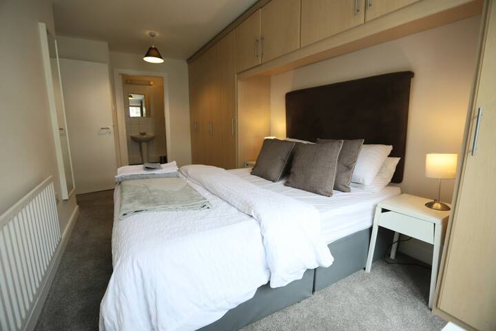 Lovely 3 bedroom condo in Temple Bar gallery image 3
