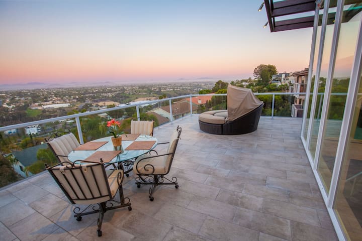 Million Dollar View – Luxury atop Soledad Mountain gallery image 4