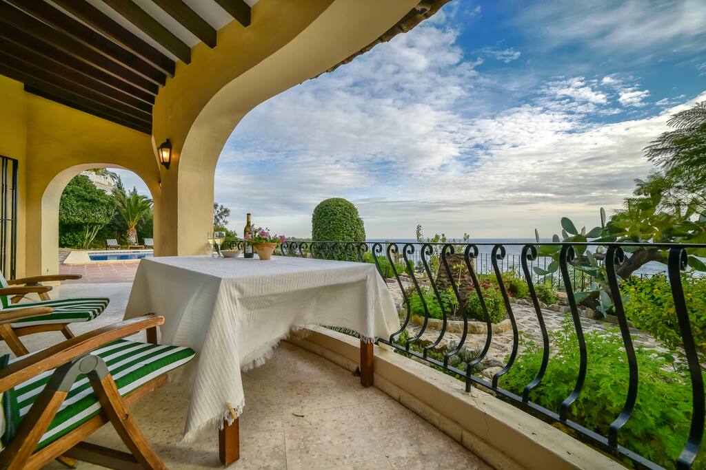 Porch dining table