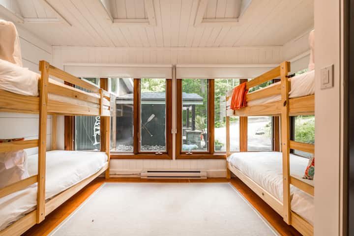 חדר באנקי עם 4 מיטות נפרדות