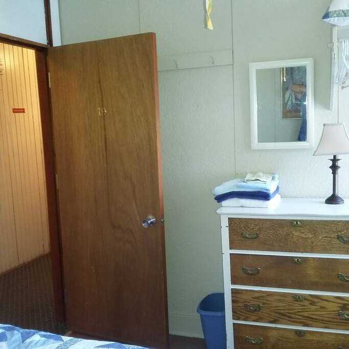 Chambre 19, 1 lit simple et 1 lit double
