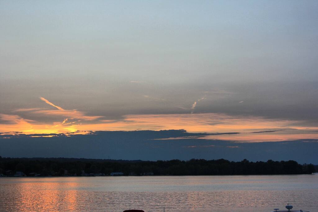 only 8 minutes away from the lake