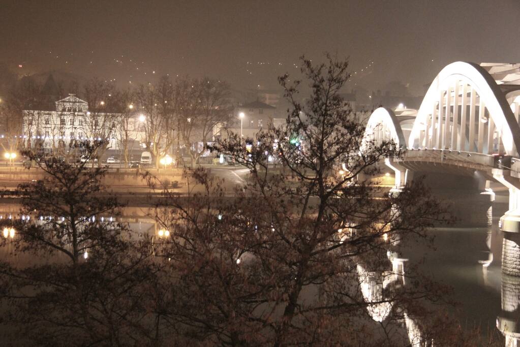 Vue du salon et des deux grandes chambres