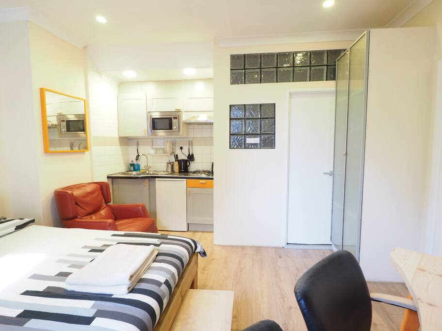 Studio-Deluxe-Ensuite with Bath-Garden View-ST4