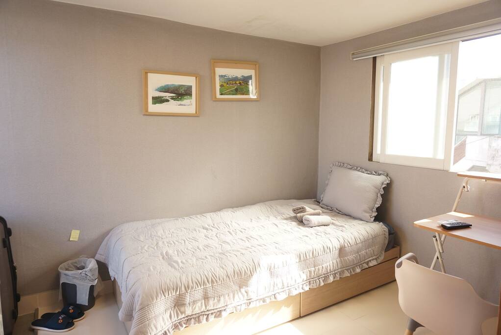 Bright room. The desk can be changed different style.