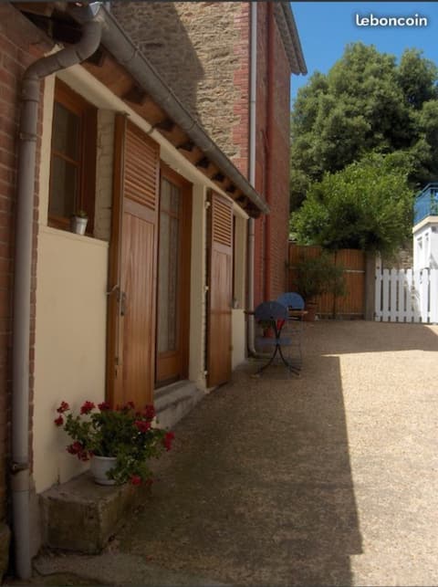 studio bord de plage et proche centre