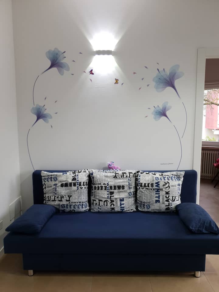 JOY SUITE: sala de estar con sofá cama