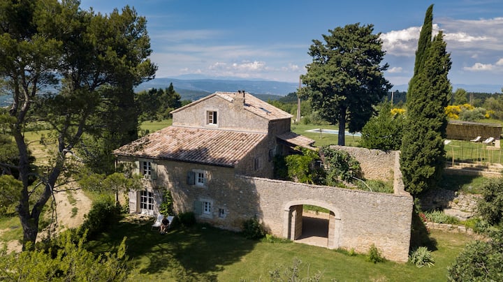 Garden level appt in authentic sheepfold, Luberon