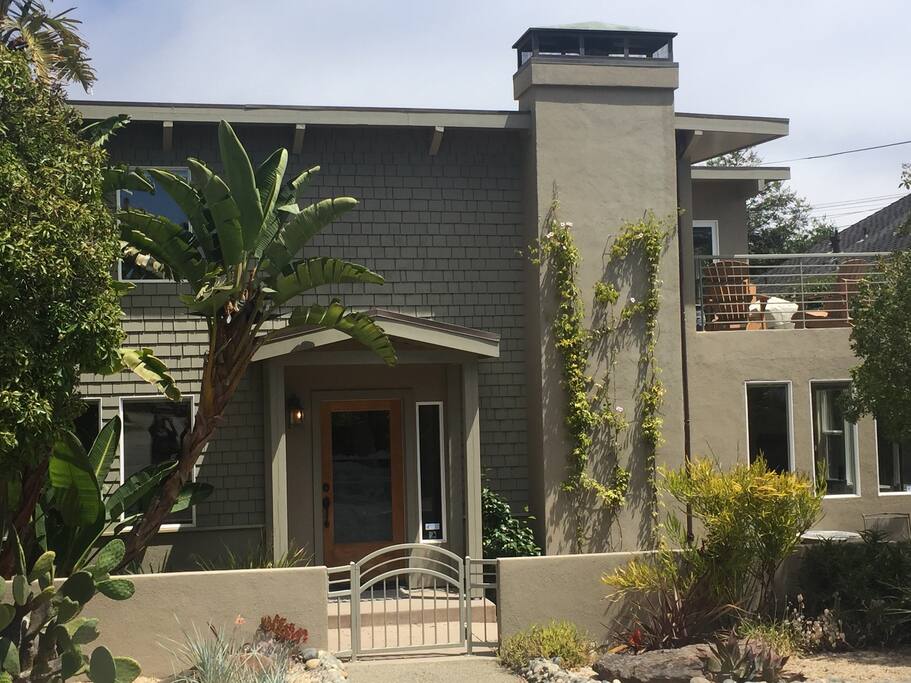 House faces quiet street that ends at the bluff