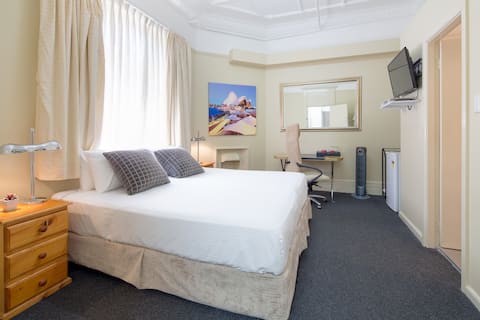 Hotel - Private King Room En-suite