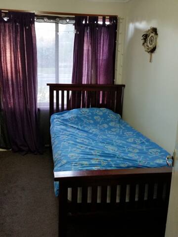 Leafy suburb has one room for you