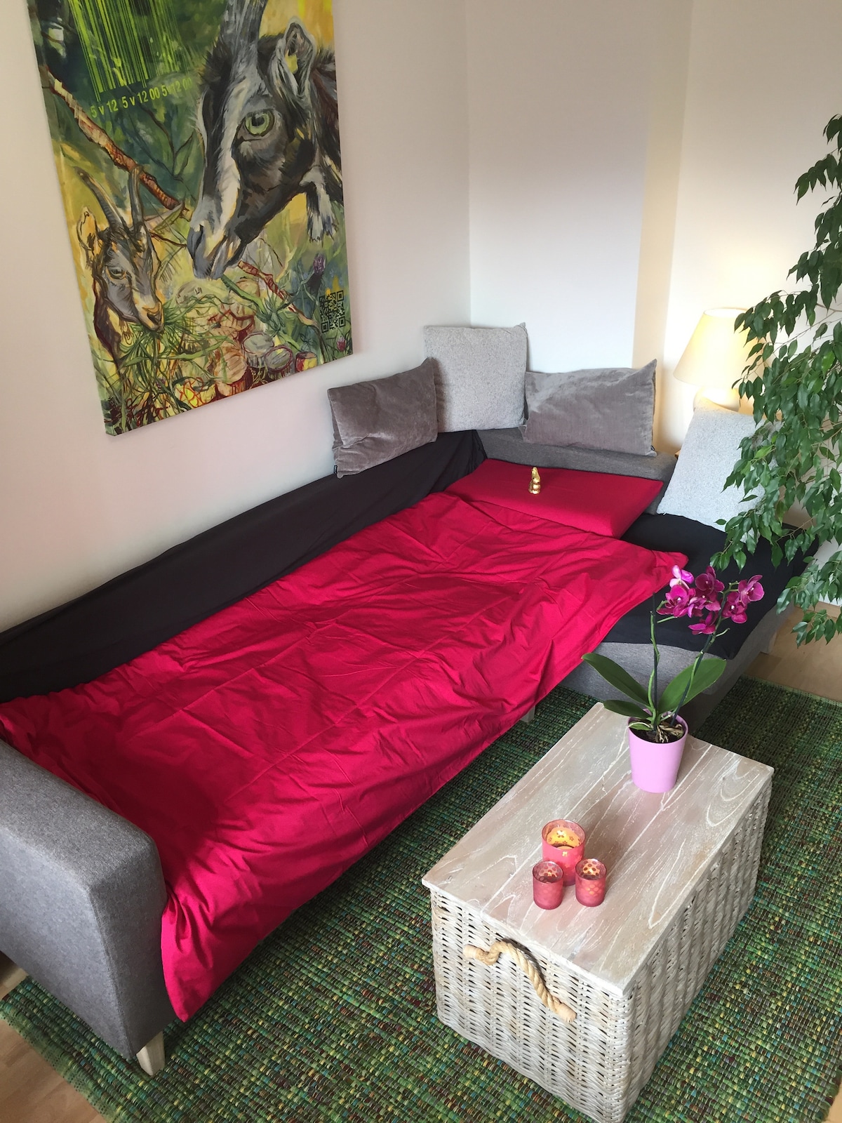 舒适的沙发-躺椅区域约2.40米x 0.80米。