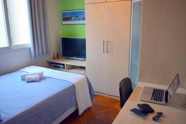 ★★★★★ Private room + BREAKFAST in Copacabana