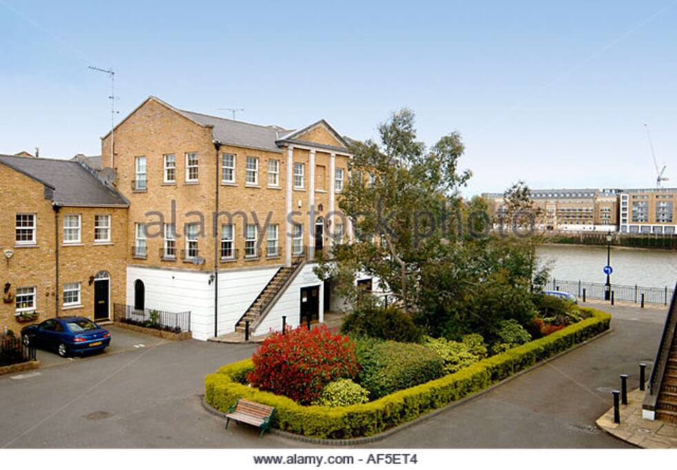 Quiet and tranquil neighbourhood by the Thames