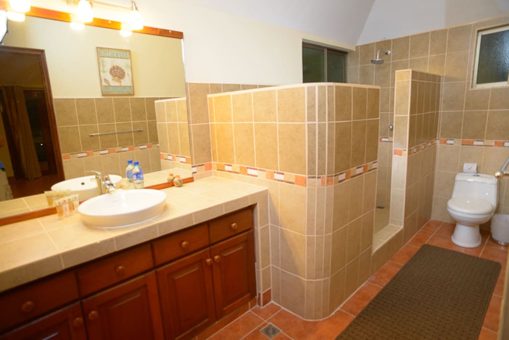 Baño cuarto número 1