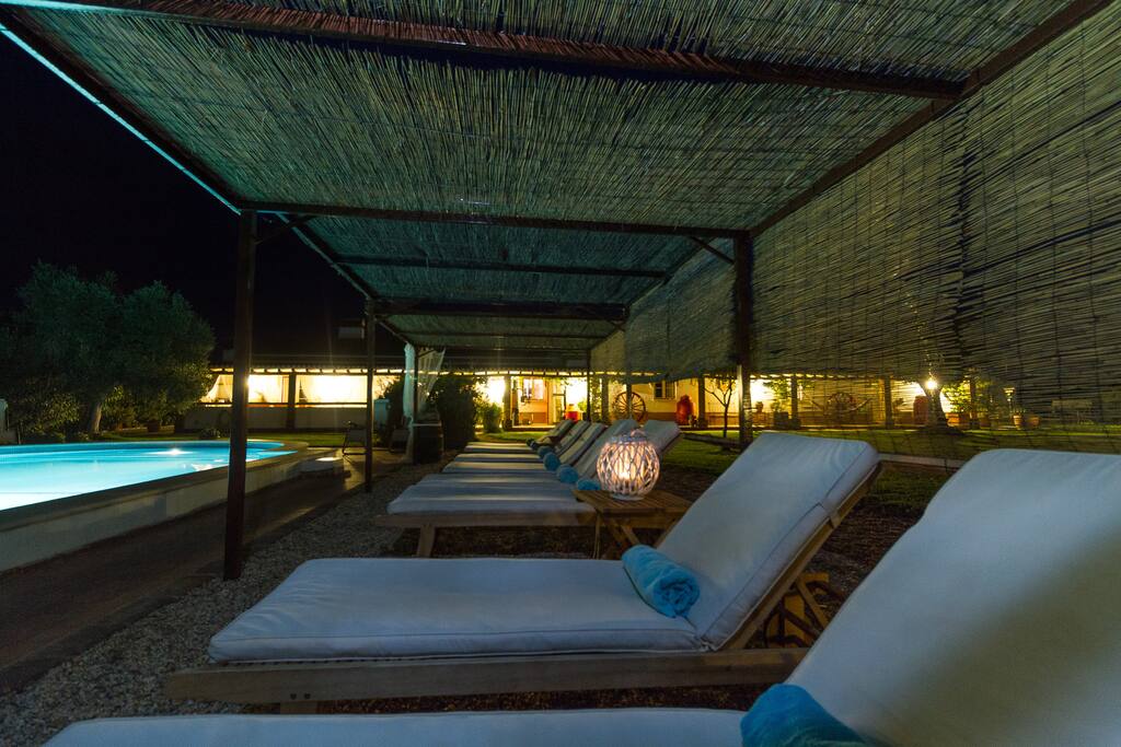 Piscina à noite