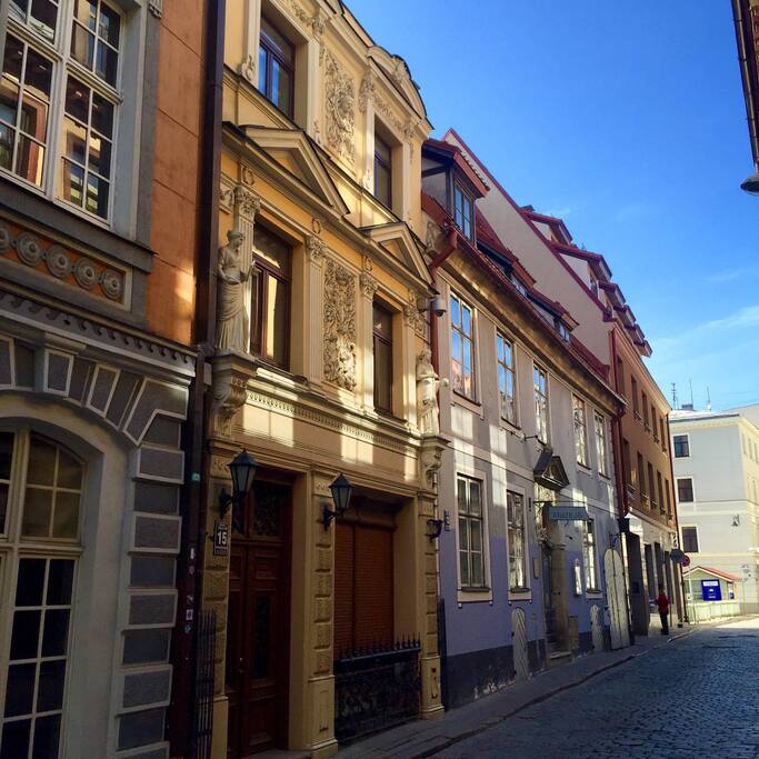 Our street Riharda Vagnera with some of Rigas most historical and decorative buildings.
Justs down the street you find Rigas galleria with supermarket, shopping, restaurants and gym.