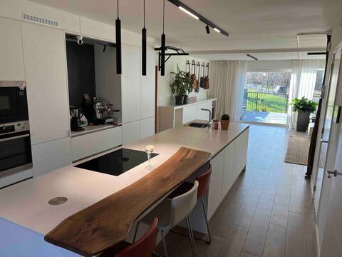 Modern house with 5 bedrooms