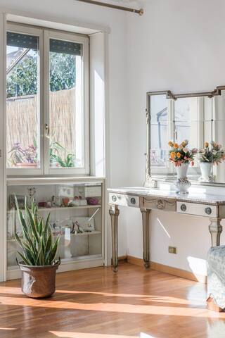 See Sunsets and Historic Landmarks from a Central Apartment gallery image 2