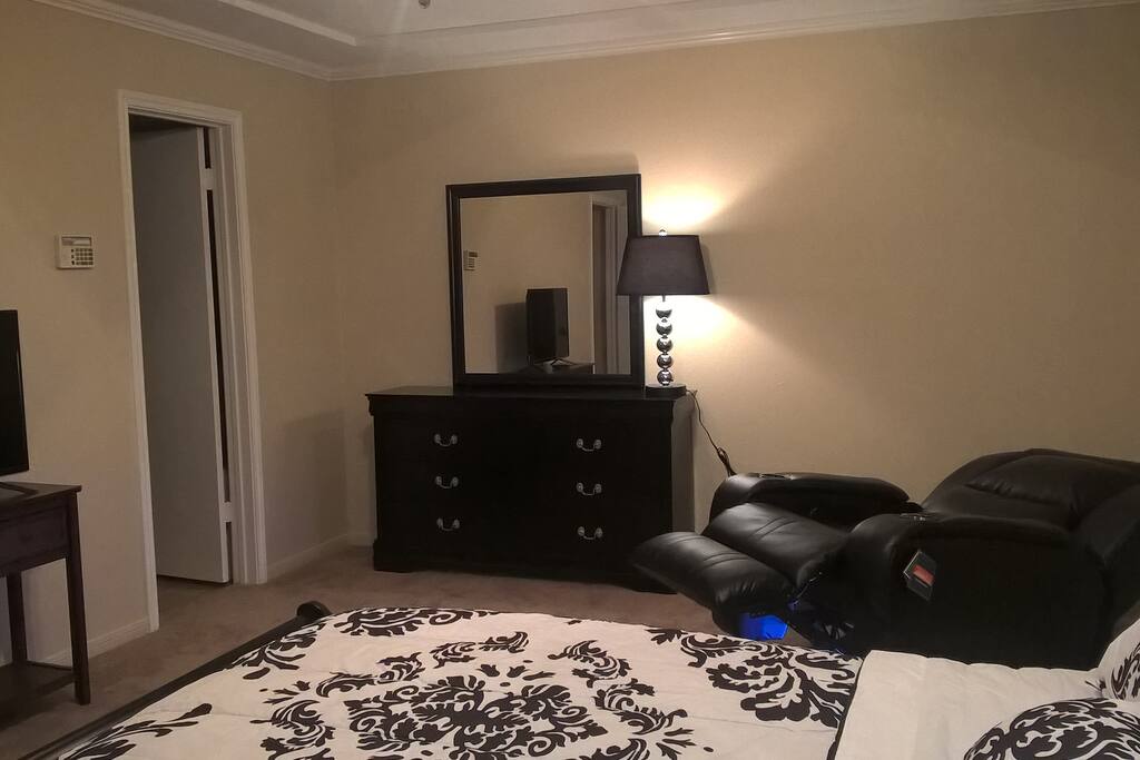 Master Suite w large flat screen tv, power recliner folds flat, dresser, mirror, 2nd lamp