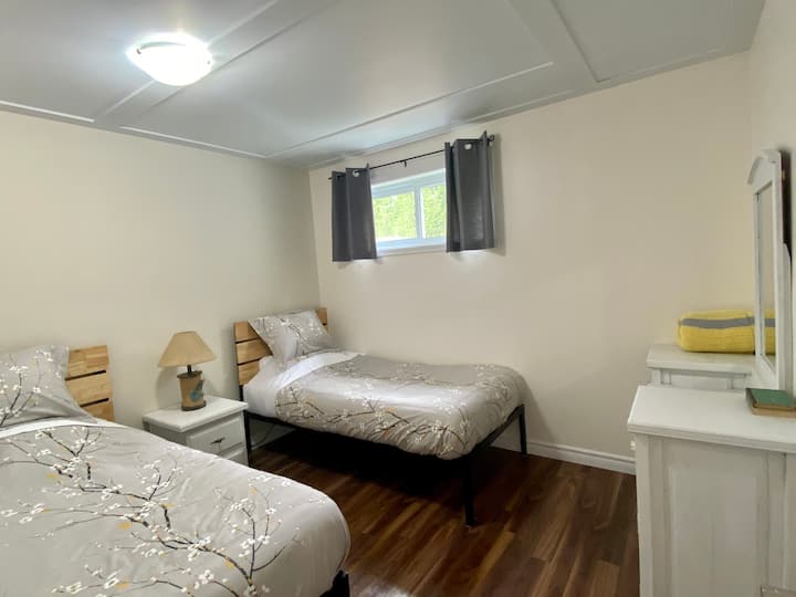 Спалня №3 с 2 единични легла, ниво мазе