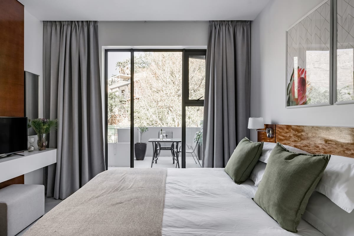 Tamboerskloof Holiday Rentals & Homes Tamboerskloof, Cape Town, South