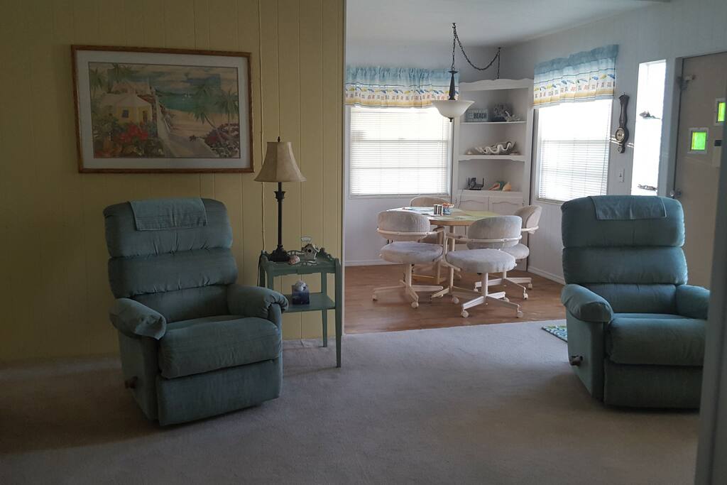 Front room & dining area