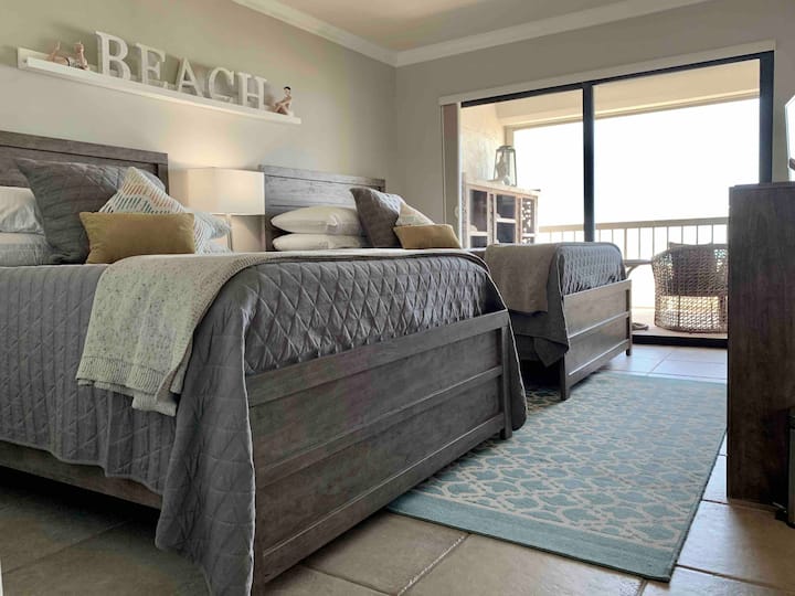 第二间卧室设有独立阳台，可欣赏海景