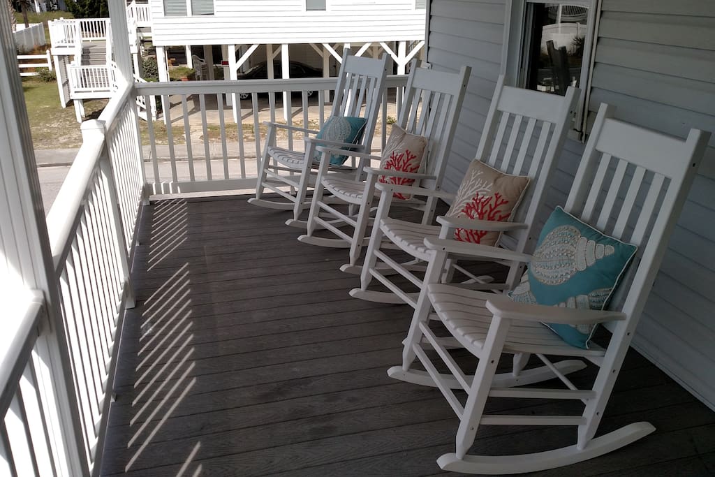 Beach facing deck with great view of the ocean