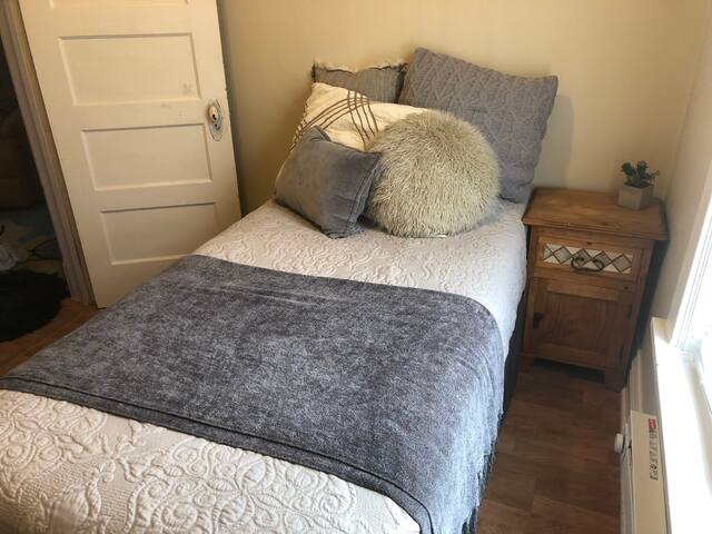 Little apartment, little room, little price!