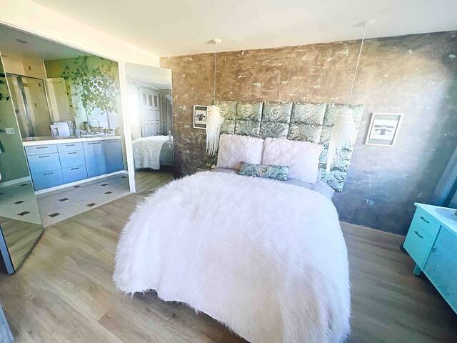 Hollywood Hills Zen Oasis w/Views+Hot Tub+Sauna gallery image 5