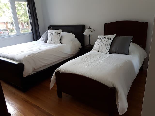 Walking Distance to Airport: Room C