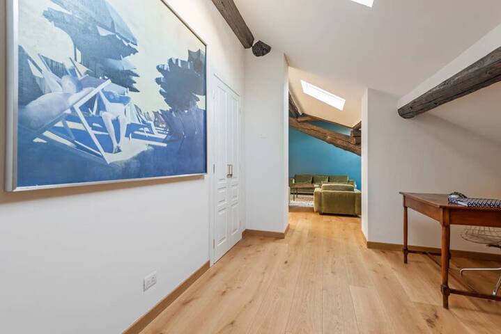 Super Chic Attic in the ♥ of Milan gallery image 2