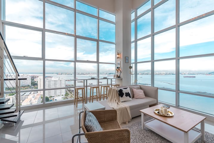 Graceful Seaview Duplex 2BR @ Georgetown
