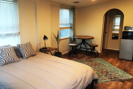 DISCOUNTED! Cozy Downtown Studio