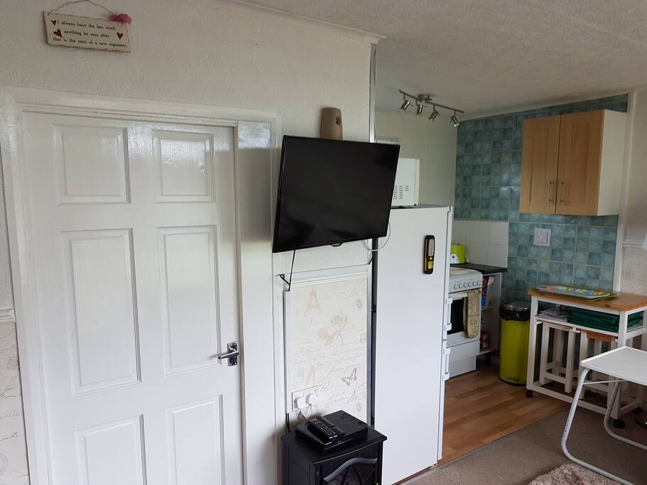 Tv off lounge